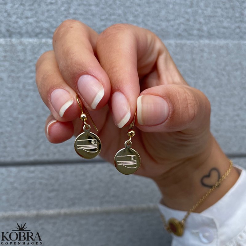 "Aliby" 18 karat forgyldte ID tag øreringe med indgravering