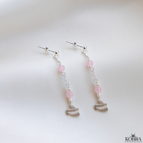 Hndlavet slv reringe med studenterhuer samt pink jader og ferskvandsperler