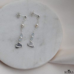 Hndlavet slv reringe med studenterhuer og lys bl akvamariner