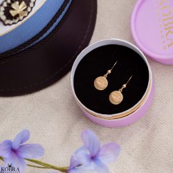 Guld �reringe med studenterhuer