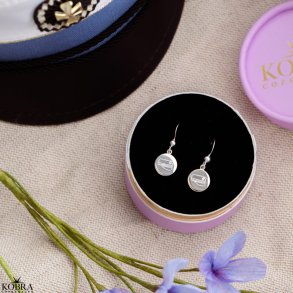 reringe i slv med studenterhuer