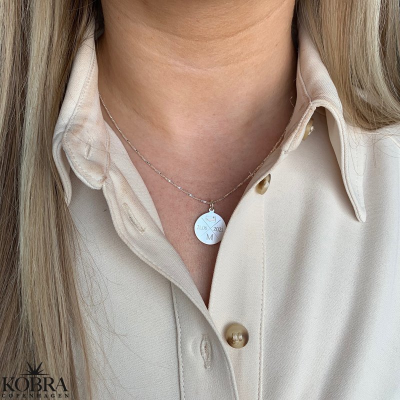 Studenter halskde med krydsgravering slv