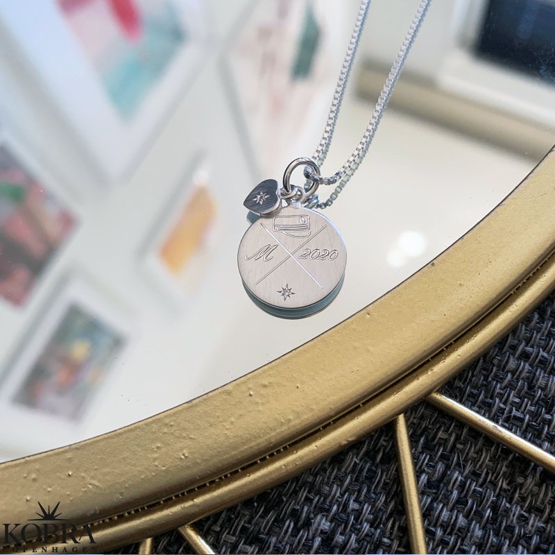 Studenter smykke til studinen // halskde i slv med indgravering