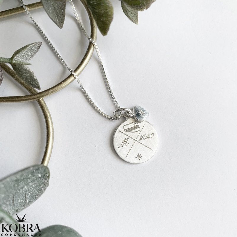 Studenter smykke til studinen // halskde i slv med indgravering