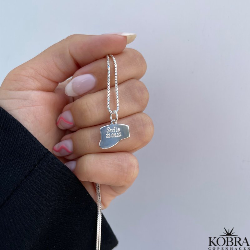 Studenterhue i s�lv med gravering 