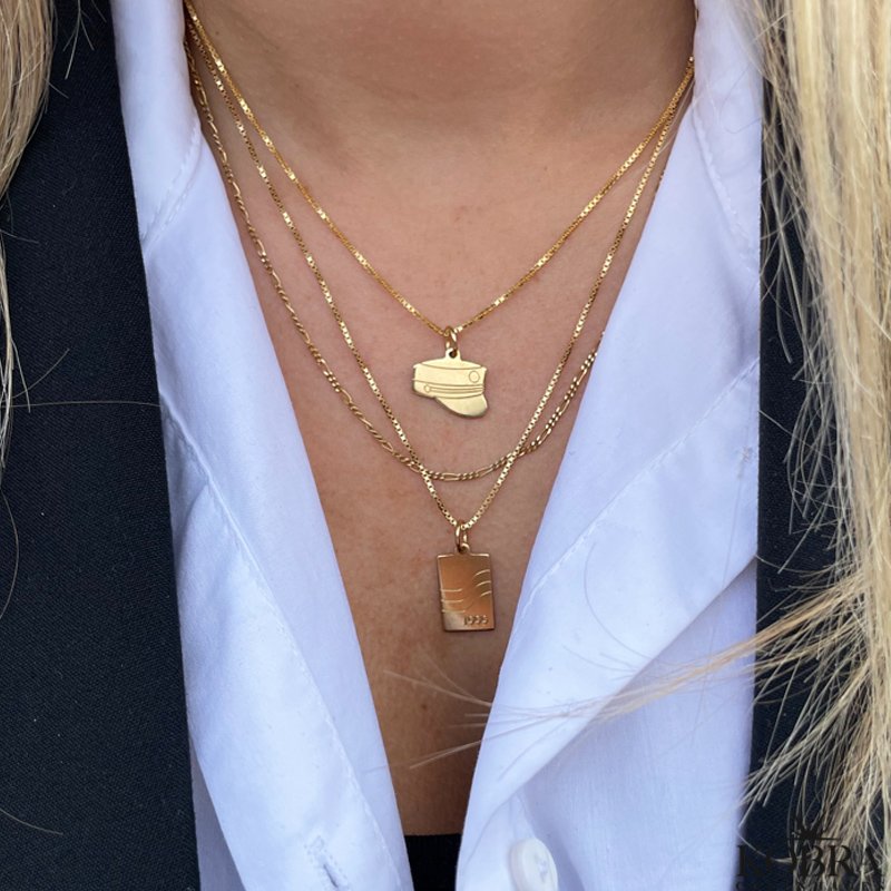 Studenterhue i guld med gravering