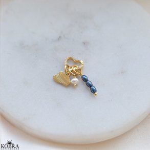 Studenter smykke / vedhng (bl hue) - 18 karat forgyldt med 3 charms og hjerte lukning med zirkonia