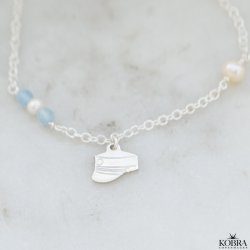 Studenter armbnd i slv med hue-vedhng og bl akvamariner