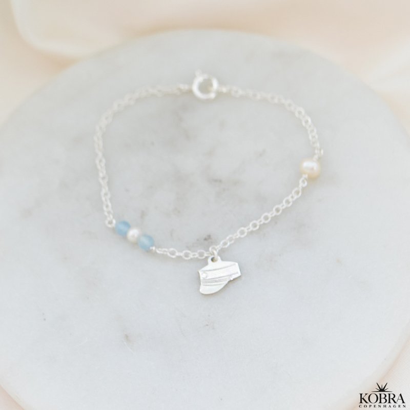 Studenter armbnd i slv med hue-vedhng og bl akvamariner