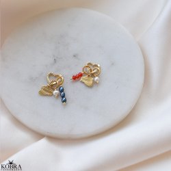 Studenter smykke / vedhng (rd hue) - 18 karat forgyldt med 3 charms og hjerte lukning med zirkonia