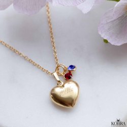 Studenter-halskde i guld med graveret hjerte og farvet sten