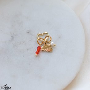 Studenter smykke / vedhng (rd hue) - 18 karat forgyldt med 3 charms og hjerte lukning med zirkonia