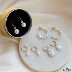 "Vogue" classic pearl earrings in gold