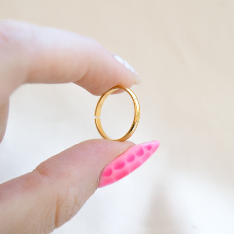 "Lena" enkel t�ring i guld