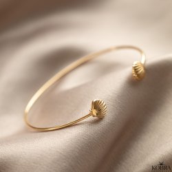 "Shiela" guld armcuff med muslinger
