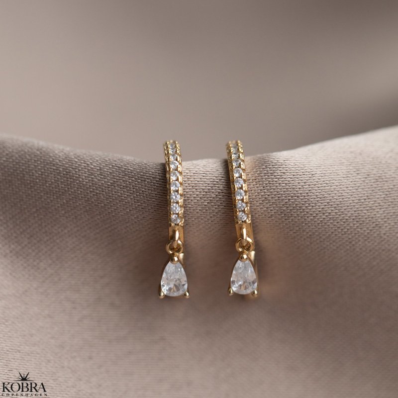 "Raindrop" sm guld hoops med farvet og drbeformet sten