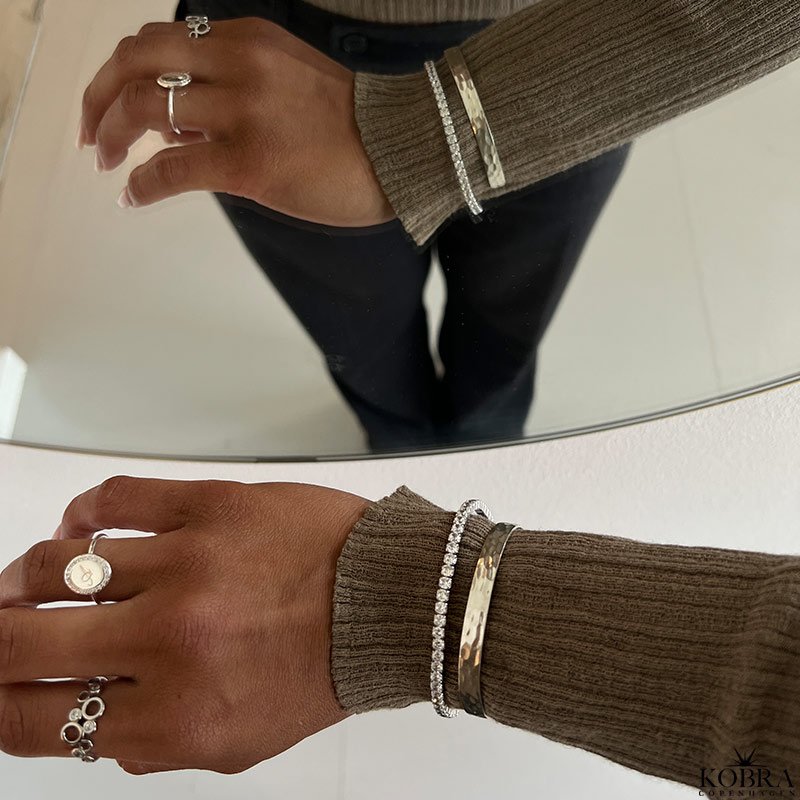 "Dazzling" slv ring med hvide sten  personlig indgravering