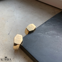 "Tokyo" gold ring with engraving