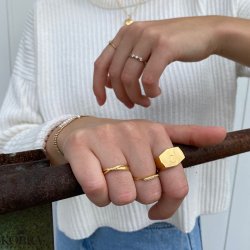 "Tokyo" gold ring with engraving