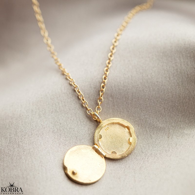 "Tony" lille rund guld medaljon med sten