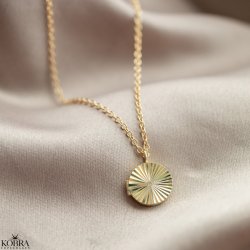 "Tony" lille rund guld medaljon med sten