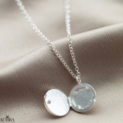 "Tony" lille rund slvmedaljon med sten