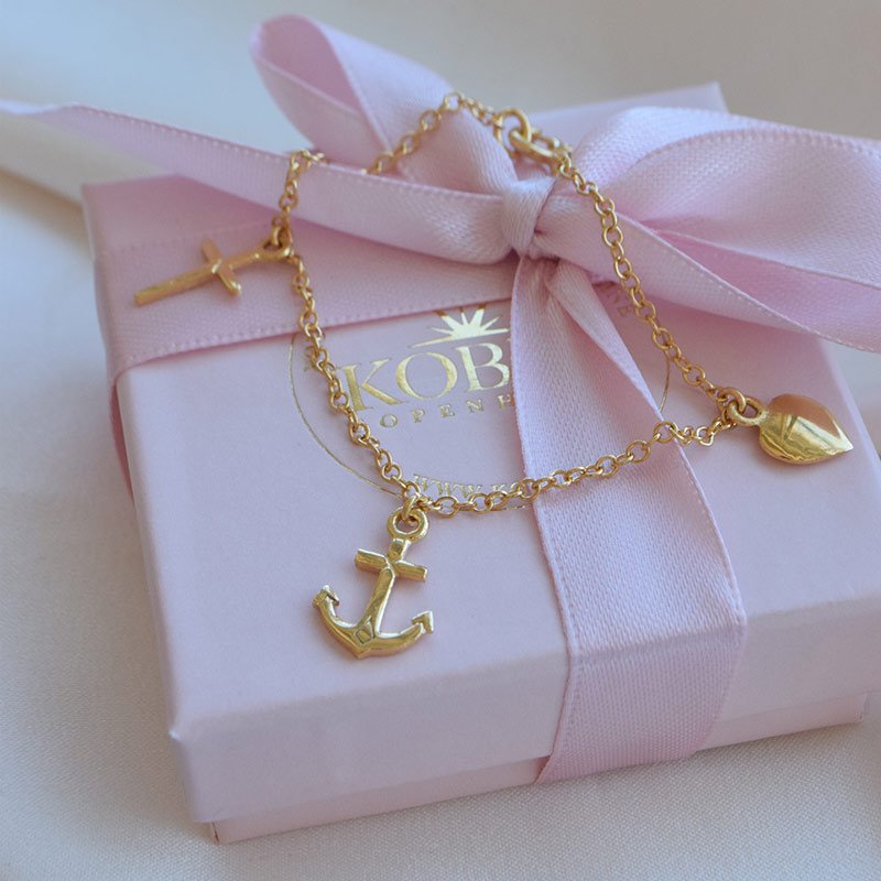 Gold bracelet with Faith Hope and Love