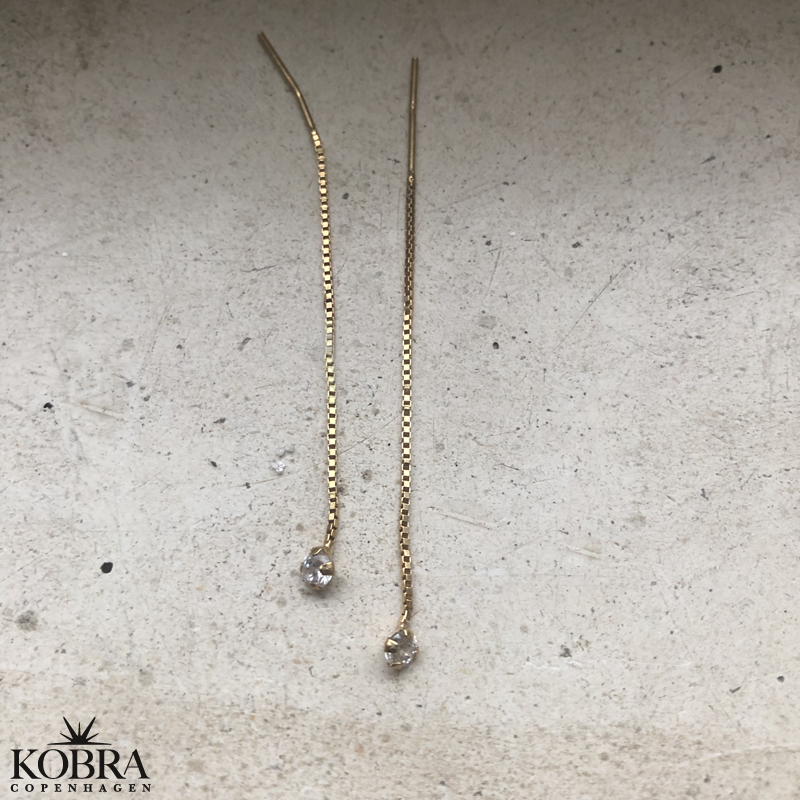 "Lisa" rehnger med hvid sten i 18 karat forgyldt