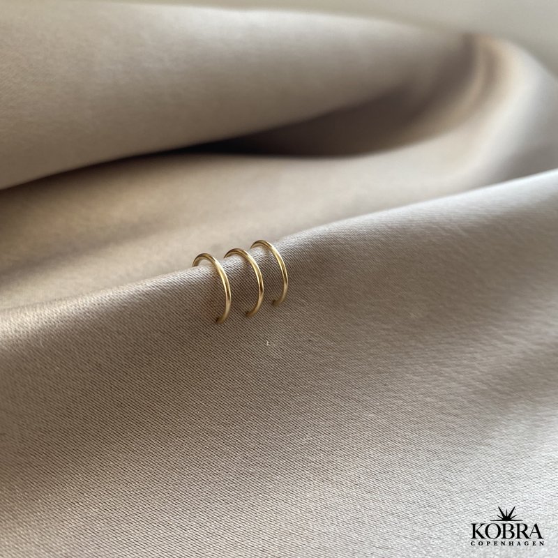 "Cora" guld earcuff 