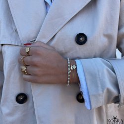 "Royal" perle armbnd med guld kugler