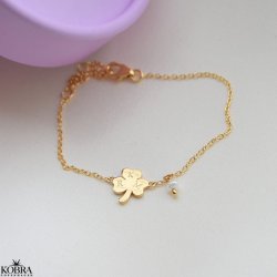 "Bellis" guld armbnd med treklver inklusiv personlig gravering