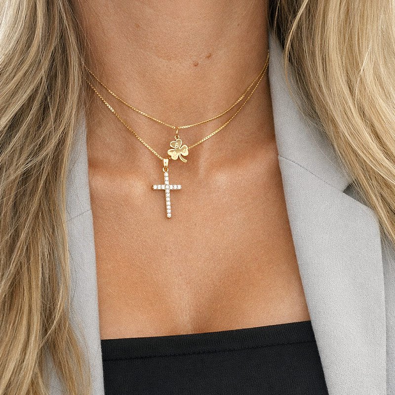 "Bellis" Three-leaf clover gold necklace with engraving