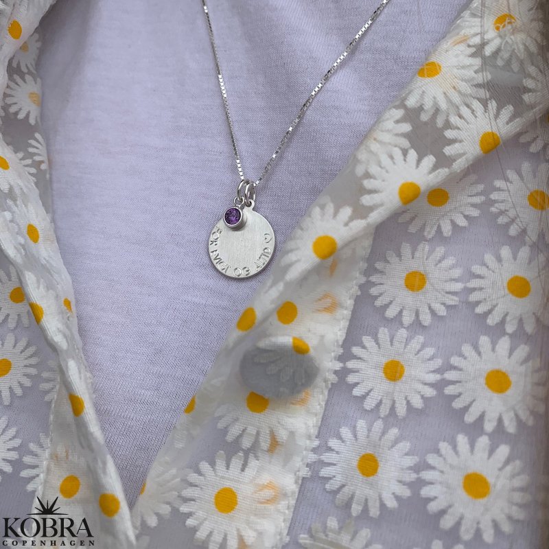 "Triumf" slv amulet halskde med din personlige gravering 