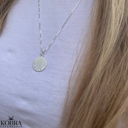 "Triumf" slv amulet halskde med din personlige gravering 