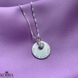 "Triumf" slv amulet halskde med din personlige gravering 