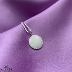 "Triumf" slv amulet halskde med din personlige gravering 