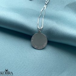 "Triumf" slv amulet halskde med din personlige gravering 