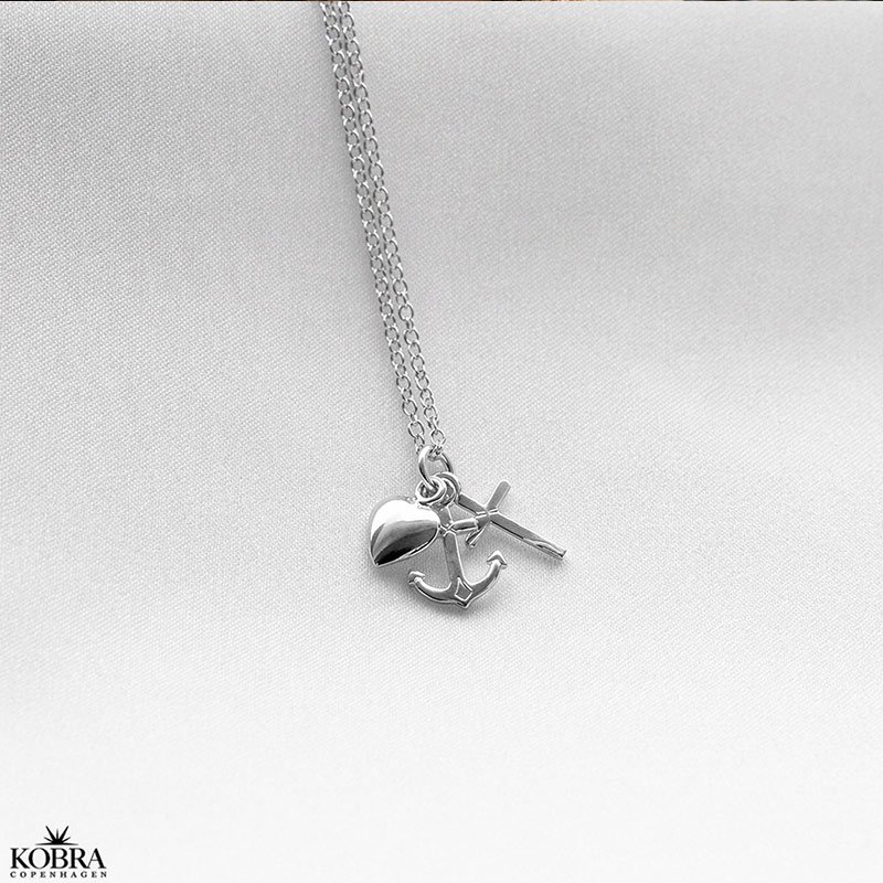 Tro, hopp och k�rlek, silverhalsband med 3 symboler
