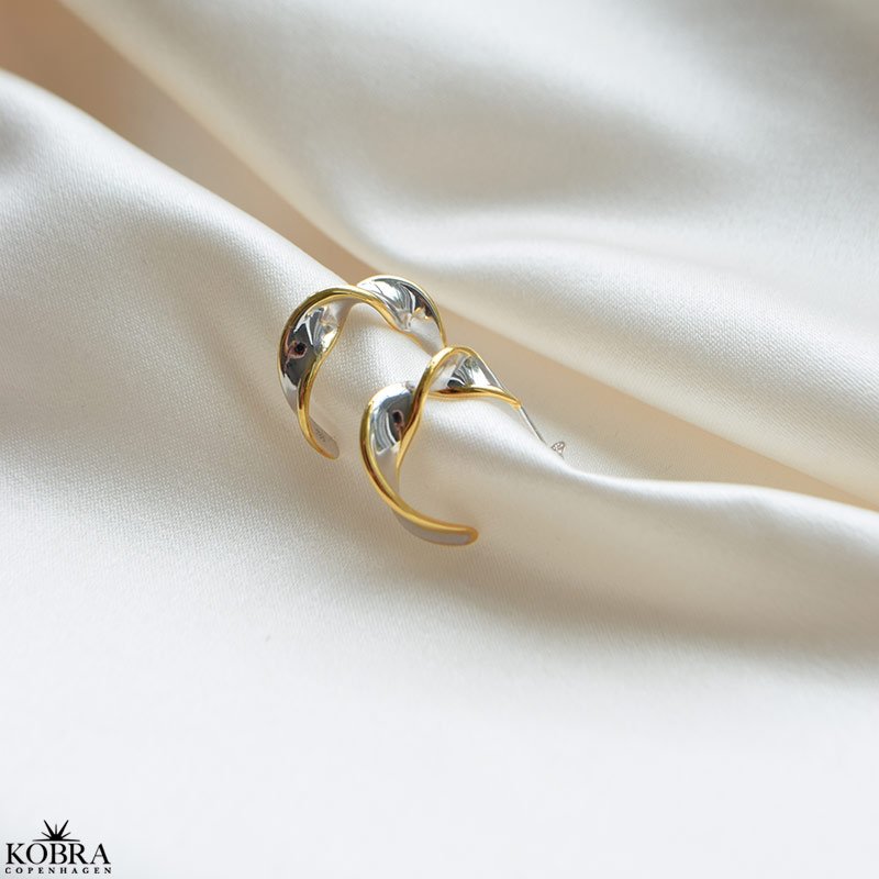 "Josefine" Twisted hoops i slv med 18K forgyldt kant