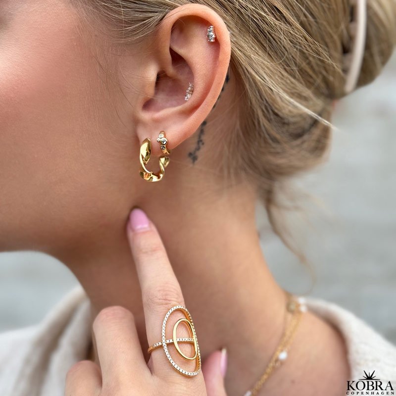 "Lily" guld hoops med hvide sten