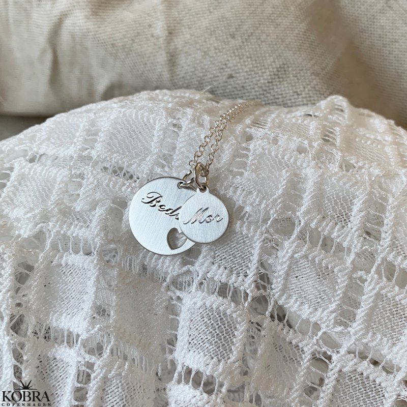 "I Promise You" hjerte halskde i slv samt lille amulet - begge med gravering