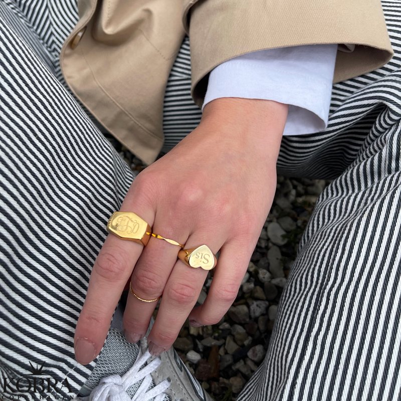 "Tokyo" gold ring with engraving