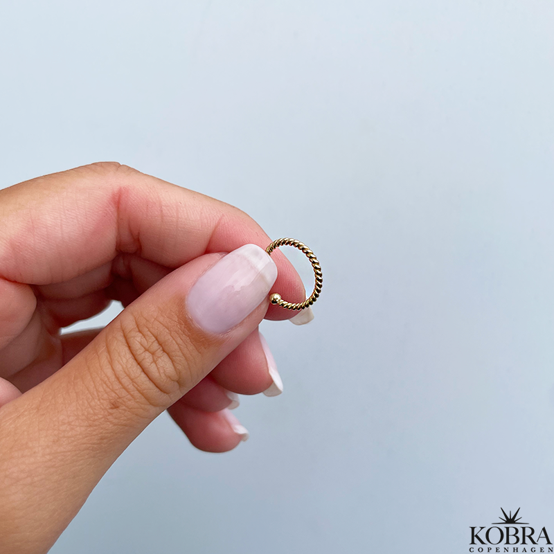 "Sammie" Forgyldt earcuff i snoet design