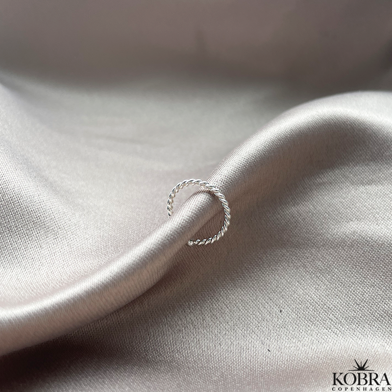 "Sammie" Slv earcuff i snoet design