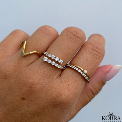 "Adine" guld ring med sten