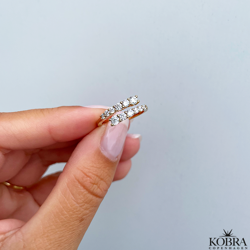 "Adine" guld ring med sten