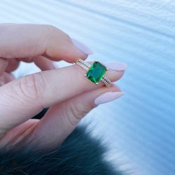 "Vanity" 18 karat forgyldt ring med grøn zirkonia sten