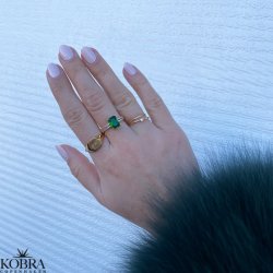 "Vanity" 18 karat forgyldt ring med grøn zirkonia sten