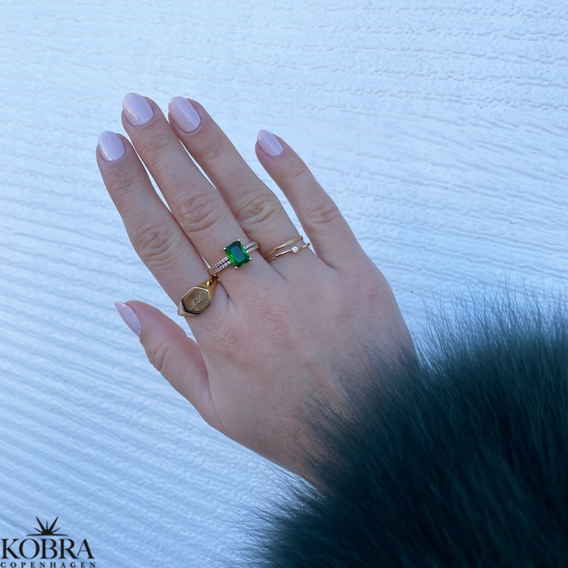 "Vanity" 18 karat forgyldt ring med grøn zirkonia sten