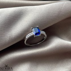 "Vanity" sølv ring med mørkeblå zirkonia sten